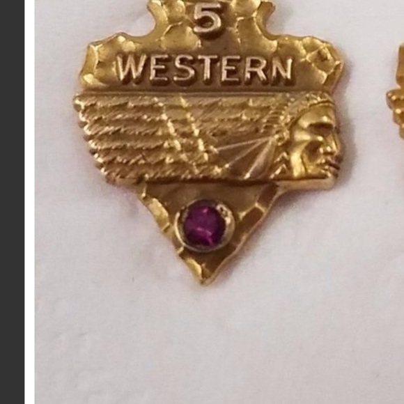 Vintage Gold 5 year service pin with red rubie  Accent - Picture 1 of 8